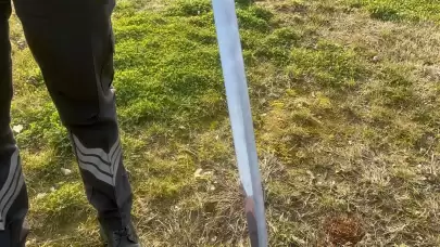 Kavgayı ayırmaya çalışan güvenlik görevlisi, döner bıçağıyla yaralandı