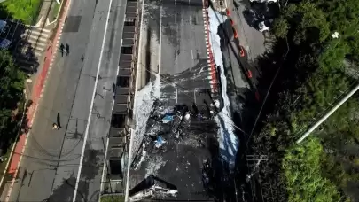 Brezilya'da uçak kazası! Kalabalığın olduğu caddeye düştü