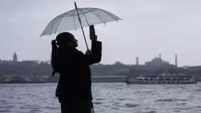 İstanbul'da Karaköy ve çevresinde sağanak yağış etkili oldu