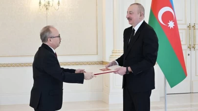 Türkiye'nin Bakü Büyükelçisi Akgün'den Aliyev'e güven mektubu