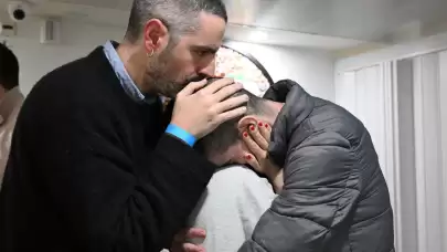 İsrail, serbest bırakılan esirlerin aileleriyle buluşma anlarını yayınladı