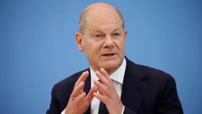 Scholz'tan Trump'ın Zelenskiy yorumlarına tepki