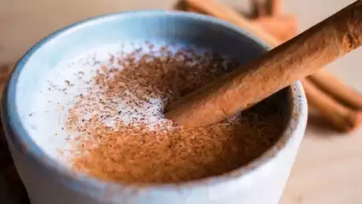 Yoğurt, tarçın, toz biber karışımı: Uyurken yağ yakın