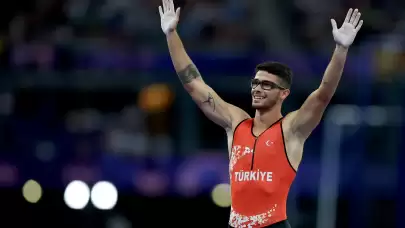 Milli atlet Ersu Şaşma, Fransa'da şampiyon oldu