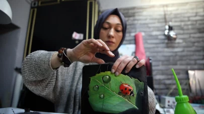 Arkadaşlarının ısrarıyla başladı, sanatını işe çevirdi