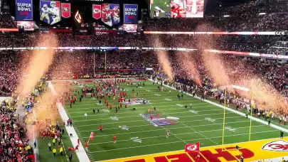 Chiefs ve Eagles Super Bowl finalinde karşı karşıya gelecek