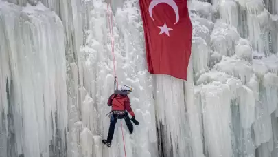 Erzurum'da Türkiye Buz Duvarı Tırmanışı Şampiyonası başladı
