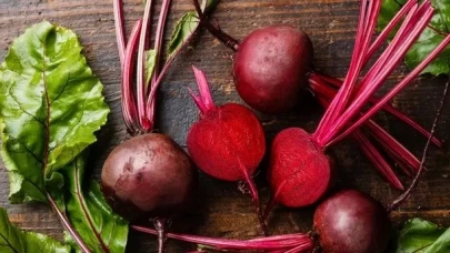 Pancar Çiğ Yenir Mi? Sağlığa Faydaları ve Riskleri