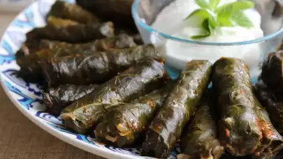 Etli Karalahana Dolması Tarifi: Karadeniz Mutfağının Vazgeçilmezi!