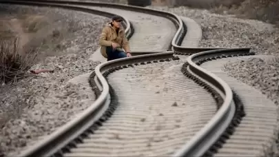 6 Şubat depremlerinin şiddetini gözler önüne sermişti! ''S'' şeklini alan raylar onarıldı