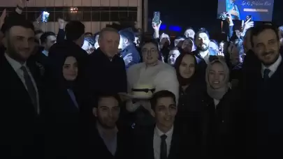 Cumhurbaşkanı Erdoğan İstanbul'da doğum günü sürpriziyle karşılandı