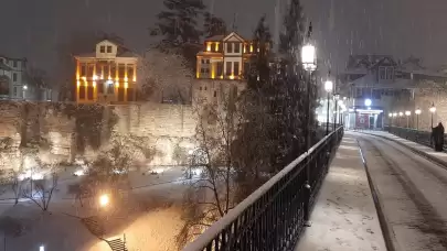 Trabzon’da kar yağışı etkisini sürdürüyor: Uçuşlar iptal edildi!