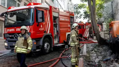 Beyoğlu'nda elektrik sobası yangını: Apartman dairesi kullanılamaz hale geldi