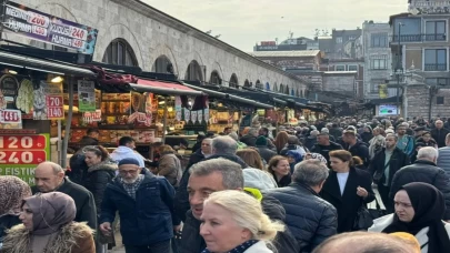 Eminönü’nde ramazan alışverişi için kalabalıklar oluştu