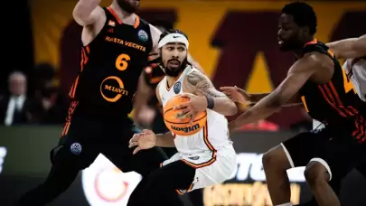 Galatasaraylı basketbolcu Livingston'ın çapraz bağında kısmi yırtık tespit edildi