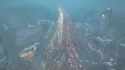 İstanbul'da etkili olan kar yağışı ulaşımı aksattı