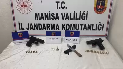 Jandarmanın asayiş uygulamasında ruhsatsız tabancalar ele geçirildi