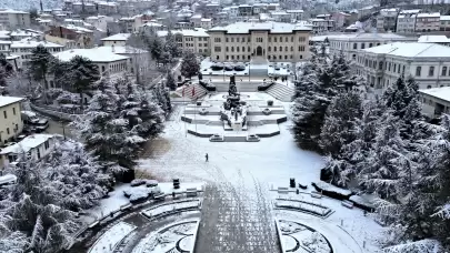 Kastamonu'da kar yağışı ulaşımı olumsuz etkiliyor