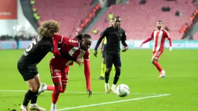 Samsunspor, Atakaş Hatayspor'u 2-0 yenerek zirveyi zorluyor