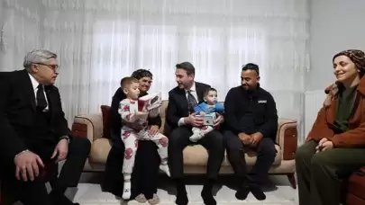 Bakan Bayraktar depremzede aileleri ziyaret etti!