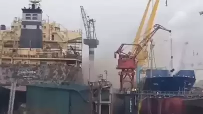 Tuzla Tersanesi’nde gemide yangın