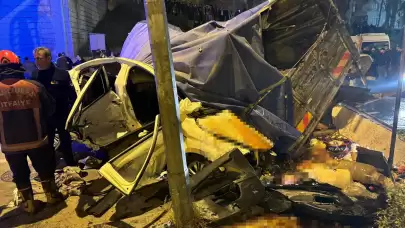 Freni boşalan kamyon dehşet saçtı: Ölü ve yaralılar var