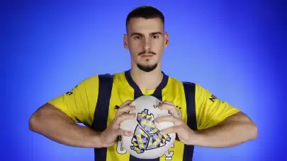 Fenerbahçe'de yeni transfer, froma giyemeden ayrıldı
