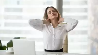 Uzmanlar uyardı: İş yerinde saatlerce hareketsiz kalmayın!