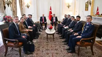 Yılmaz, İngiltere Savunma Bakanı Healey'i kabul etti