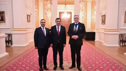 Cumhurbaşkanı Yardımcısı Yılmaz, Londra Finans Merkezi Belediye Başkanı King ile bir araya geldi