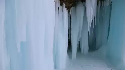 Bayburt'ta kış şartları sert geçiyor: Sırakayalar Şelalesi dondu