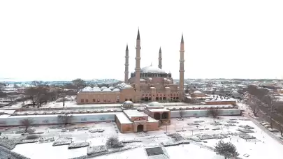 Edirne'nin simgesi Selimiye Camisi beyaz örtüyle kaplandı!