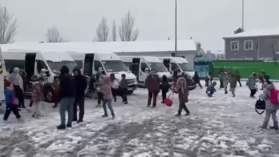 Kar yağışı nedeniyle İstanbul'da okullar tatil edildi, öğrenciler sevinçli