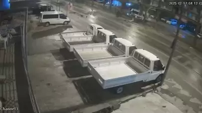 Serik’teki kaza güvenlik kamerasına yansıdı: 2 turist hastaneye kaldırıldı