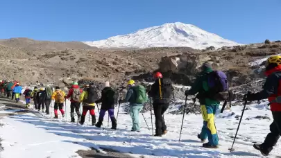 Ağrı Dağı'na kış tırmanışı başarıyla tamamlandı