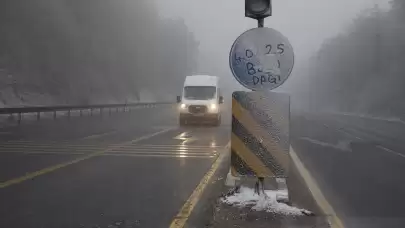 Bolu Dağı'nda kar ve sis bir arada