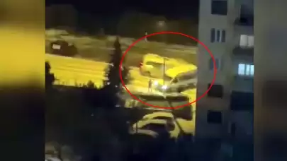 Buzlanan yolda kayan işçi servisine halk otobüsü çarptı