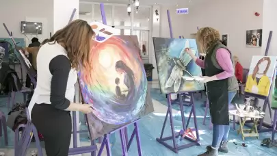 Mersin'de 'Kadına Dair' temasıyla resim sergisi düzenlendi