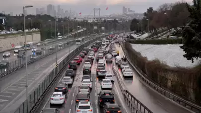İstanbul trafiğinde kar yoğunluğu