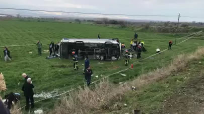 Denizli'de öğrenci servisi devrildi! 2 ölü, 26 yaralı