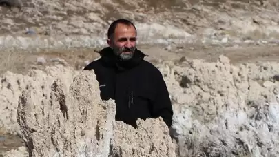 Van Gölü'nde sular çekildi, ortaya çıktı! Görmek için birçok kişi buraya geliyor