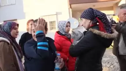 Yangında evleri küle döndü! Kedilerini görünce gözyaşlarını tutamadı