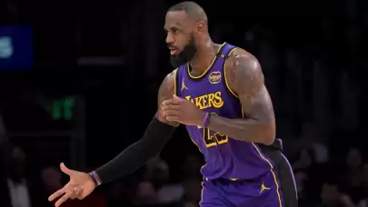 LeBron James, bir maçta 42 sayı kaydederek tarihe geçti