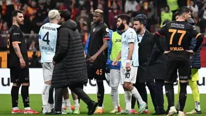 Adana Demirspor sahadan çekilmişti: Mertens’in penaltı pozisyonun VAR kayıtları açıklandı