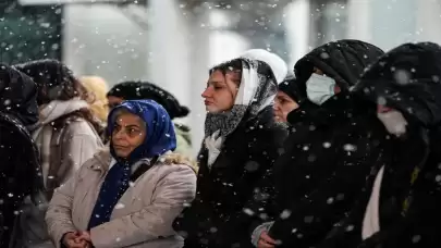 Ankara'da beklenmedik kar yağışı şehri beyaza bürüdü