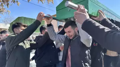 Konya'da otomobil yangını: Bebek ve teyzesi son yolculuğuna uğurlandı