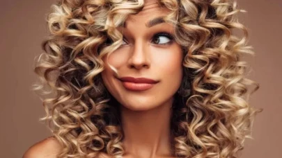 Kıvırcık saç bakımı: 9 adımda mükemmel bukleler için ipuçları