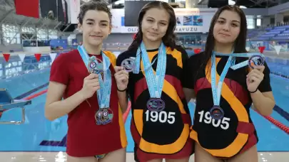 Türkiye'nin genç yüzme şampiyonları, yeni başarılar için yarışıyor