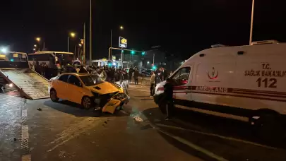 Bingöl'de yolcu otobüsü ile taksi çarpıştı: 4 yaralı!