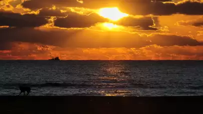 Hatay'da gün batımı, kartpostallık görüntü oluşturdu